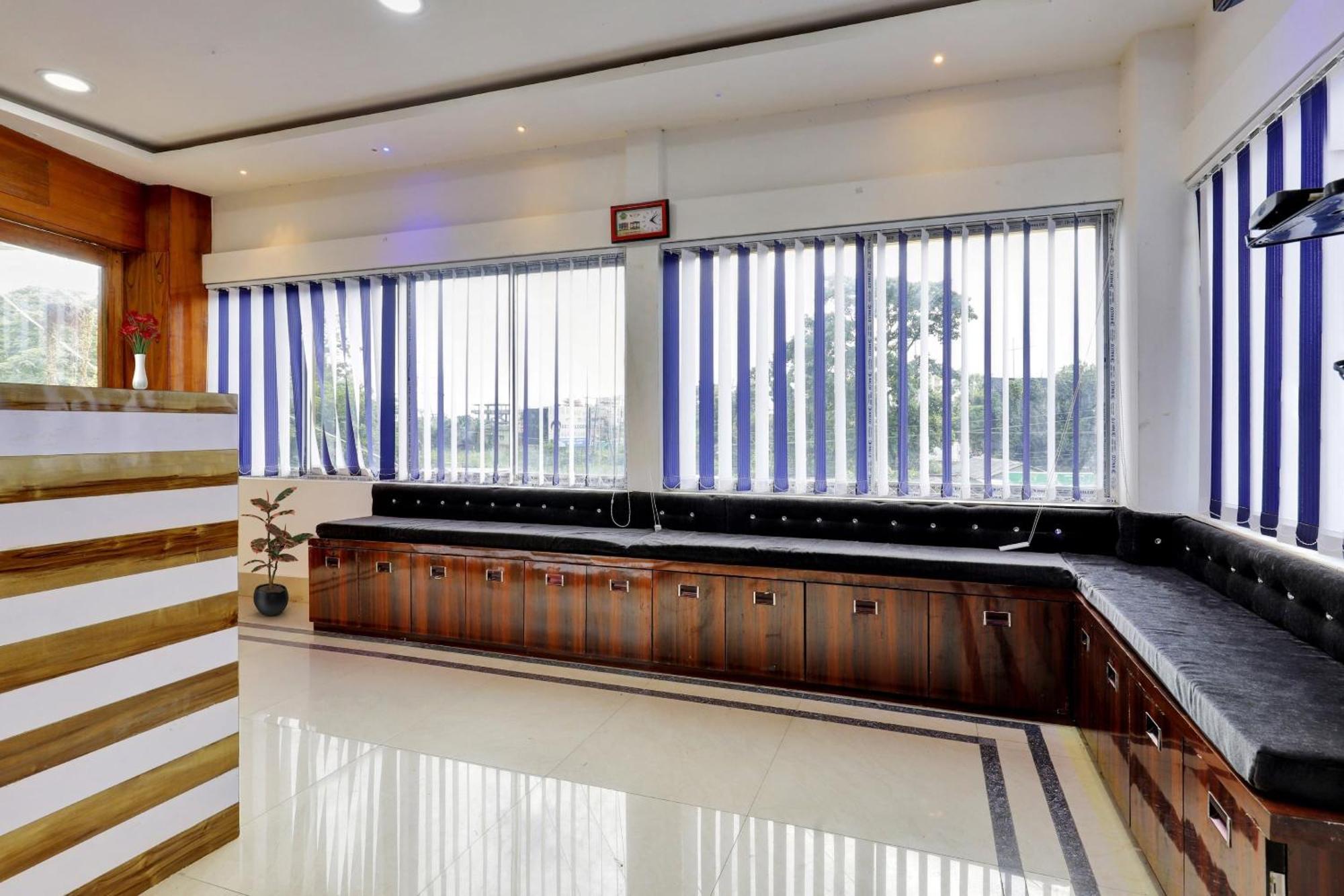 Hotel O Lakhi Guest House กูวาฮาติ ภายนอก รูปภาพ